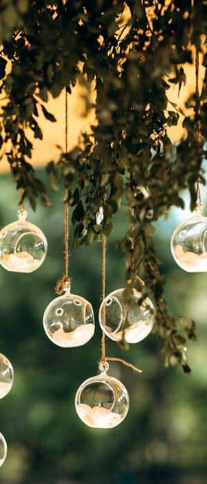  DIY-Hochzeitsdeko hängende Glasdekoration an Packetschnur